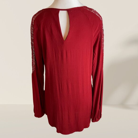✨ Old Navy Burgundy Crochet Sleeve Blouse - Size M (New with Tags!) - Picture 3 of 7